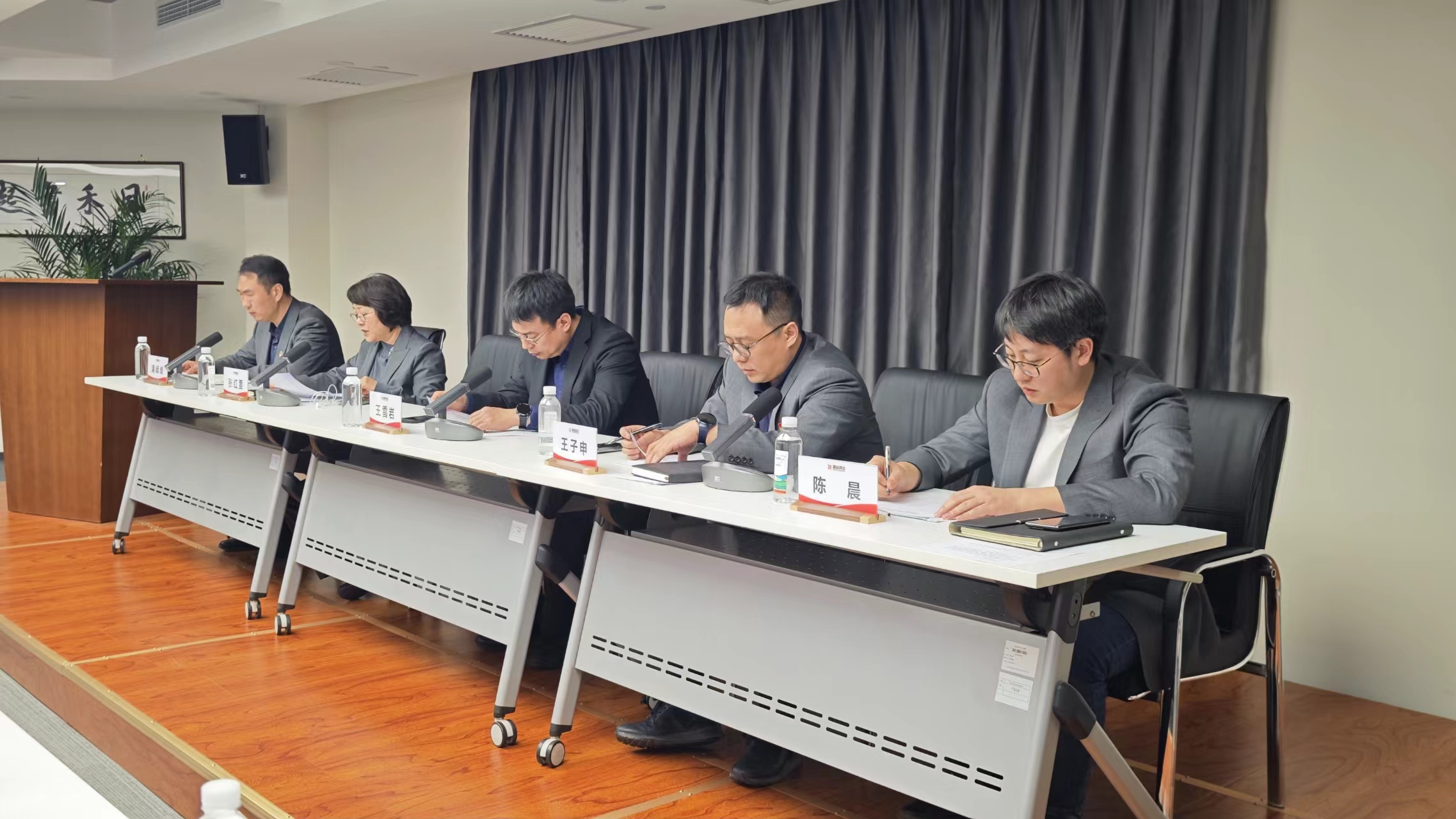 城運發(fā)展召開(kāi)全體干部職工大會(huì )