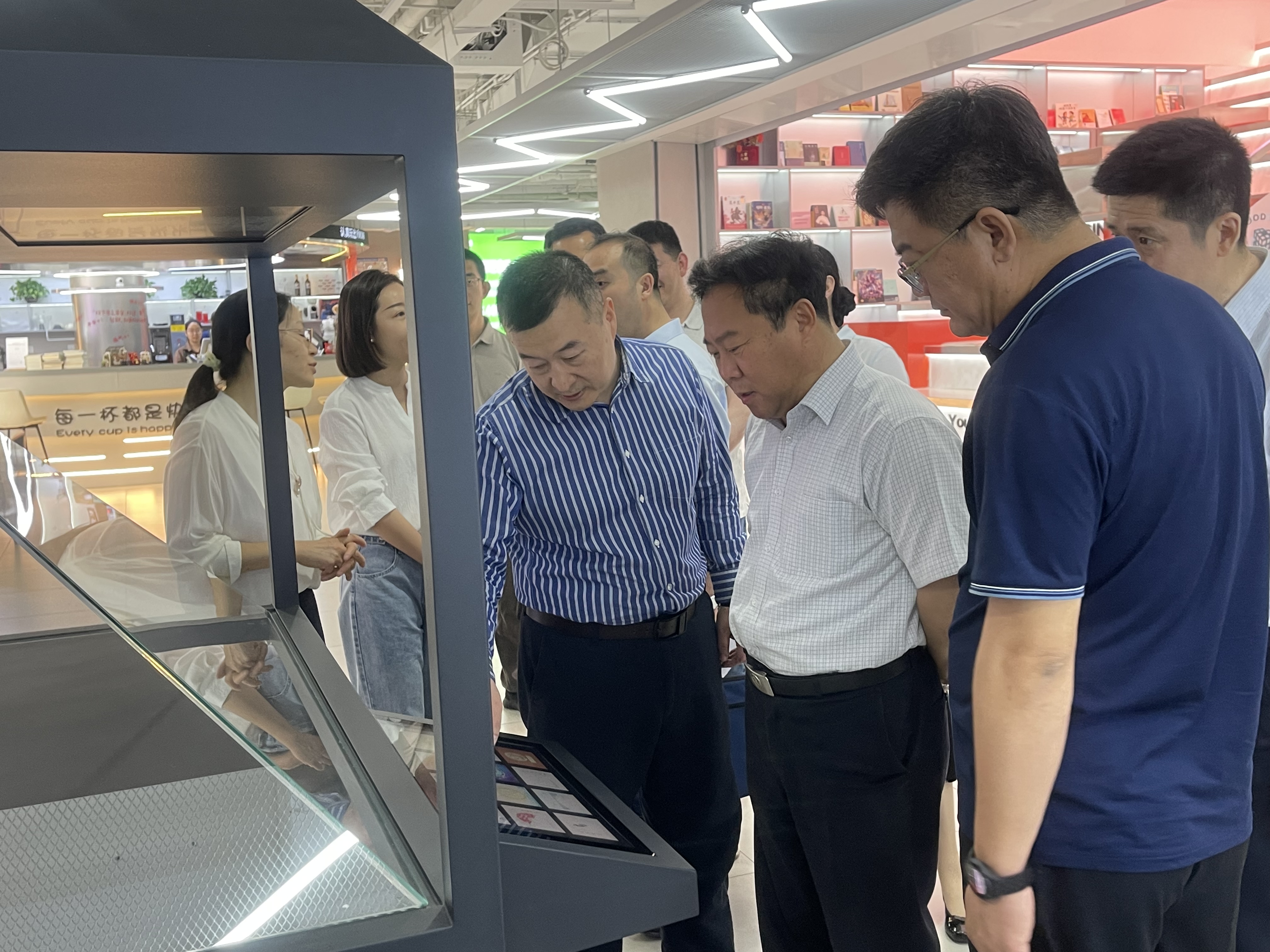 天津市檢察院黨組副書(shū)記、副檢察長(cháng)侯智一行深入津投資本調研服務(wù)