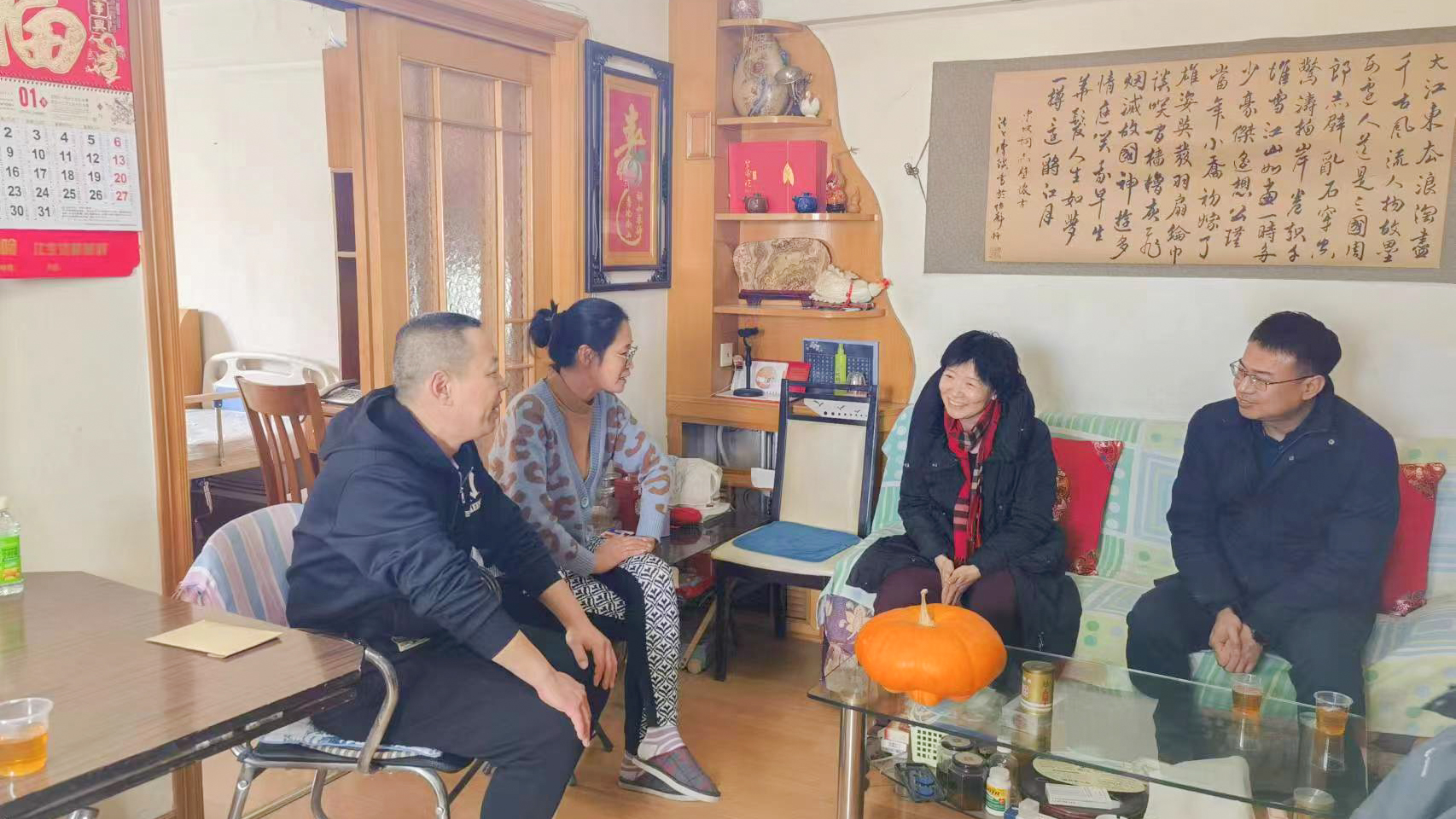張蕾同志看望慰問(wèn)津投資本系統困難黨員